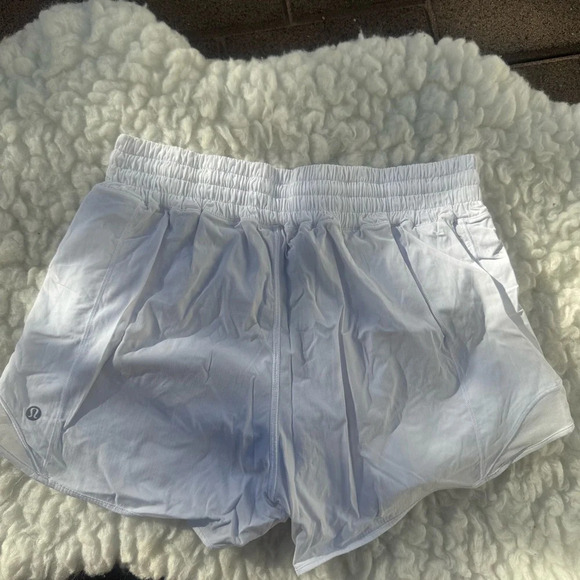 Lululemon Hotty Hot 2.5" Inseam Lined High Rise Short - Picture 2 of 5